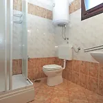 Nenad 1720 شقة *